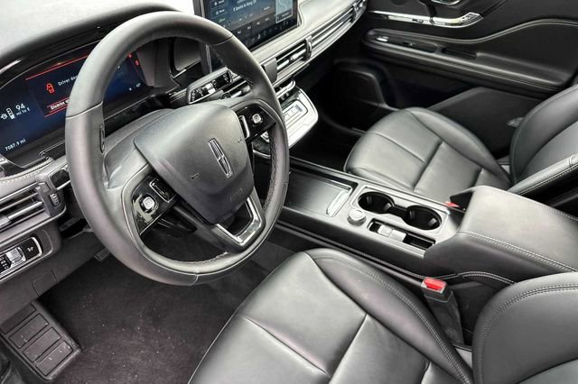 Used 2025 Lincoln Corsair FWD w/ Rear Removable Package Tray image 4