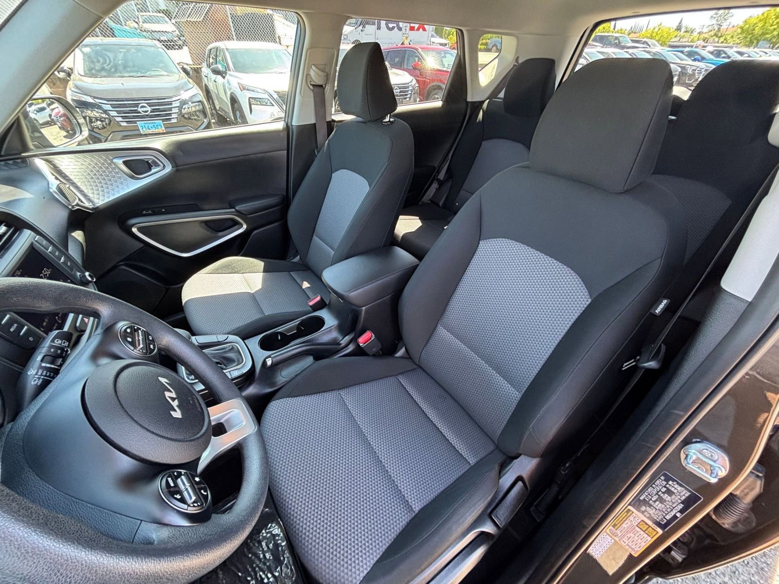 Used 2025 Kia Soul LX w/ LX Technology Package FWD image 34