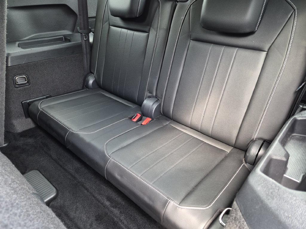 Used 2023 Volkswagen Tiguan SE R-Line FWD image 25