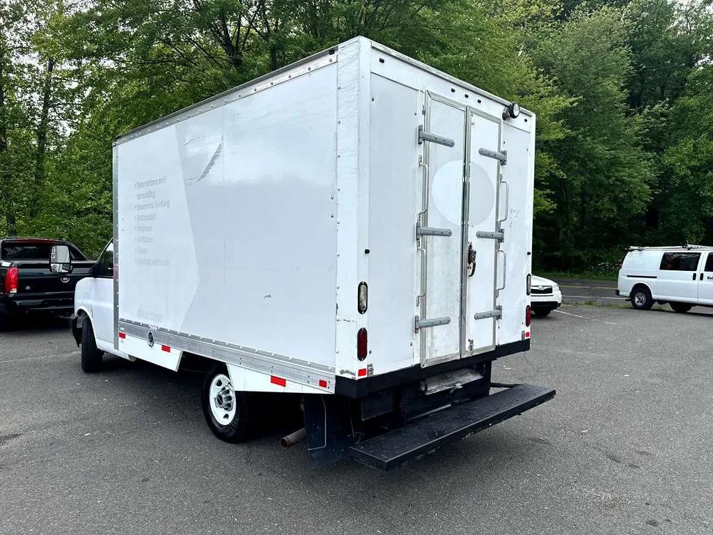 Used 2017 GMC Savana 3500 RWD image 7