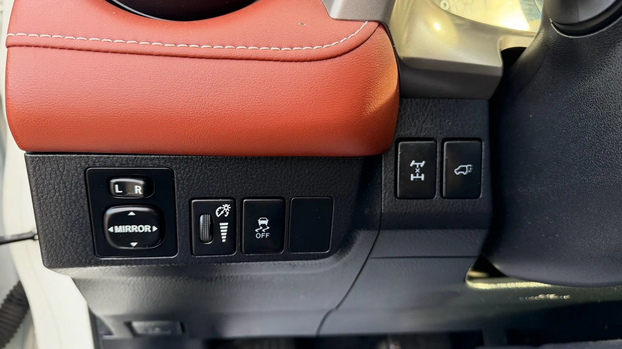 Used 2015 Toyota RAV4 Limited image 22