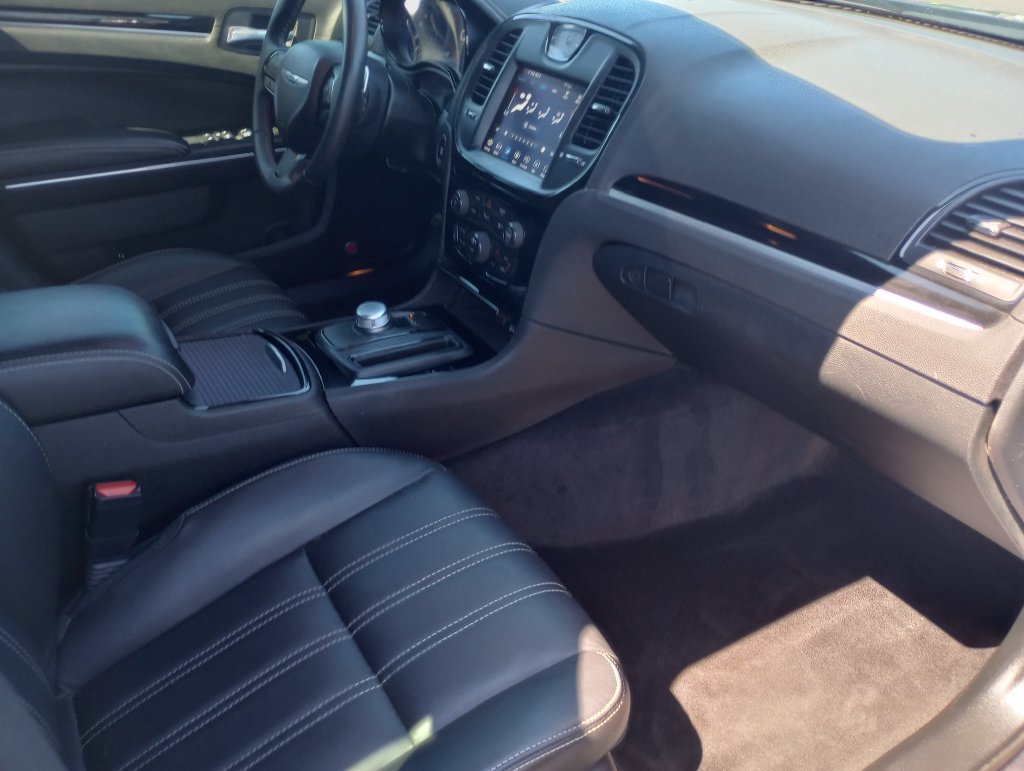 Used 2018 Chrysler 300 S w/ 300S Premium Group RWD image 11
