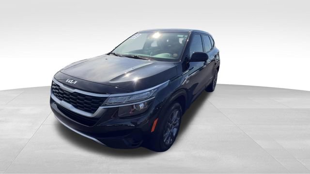 Used 2023 Kia Seltos LX AWD/4WD image 2