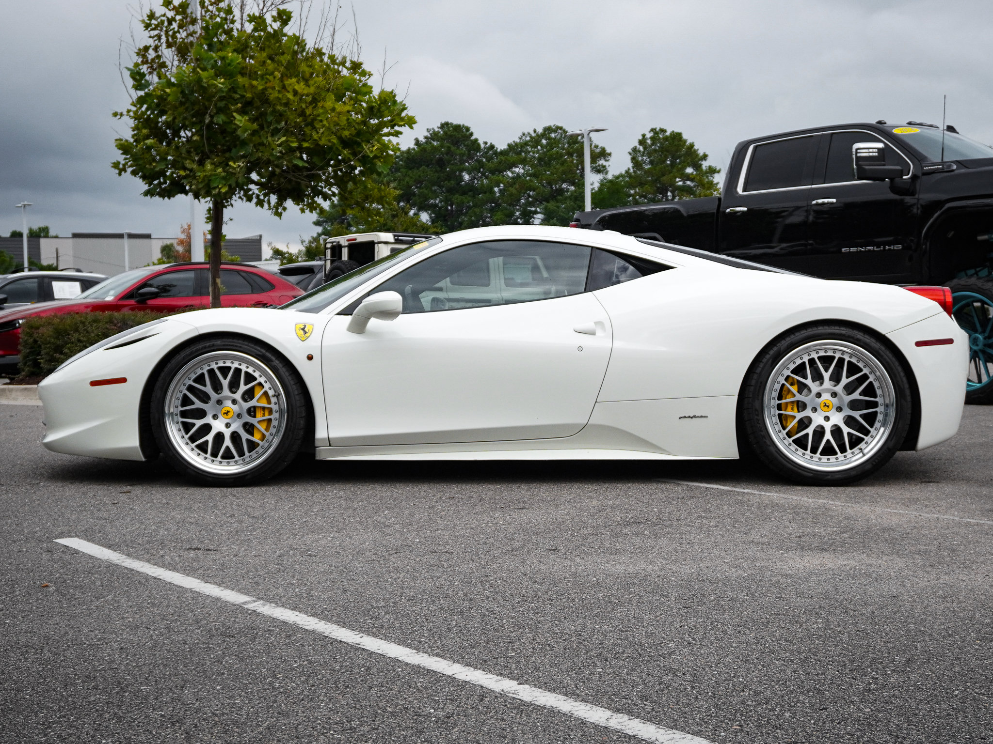 Used 2014 Ferrari 458 Italia Coupe RWD image 9