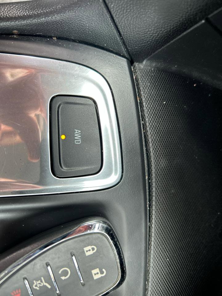 Used 2020 Chevrolet Equinox LT w/ Driver Convenience Package image 18