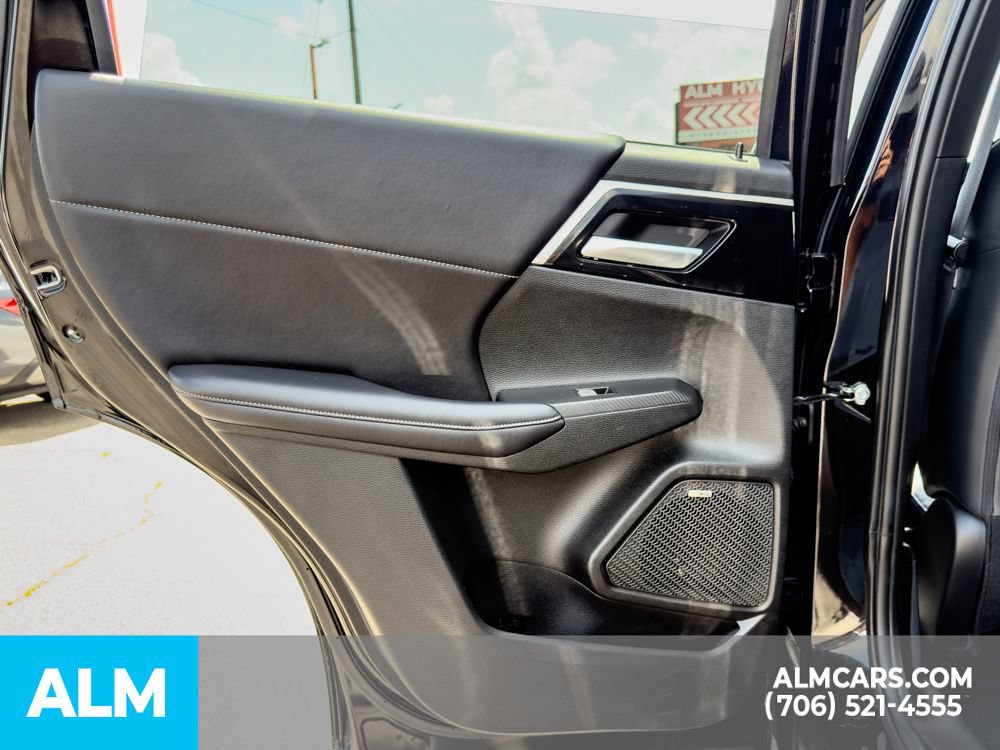 Used 2025 Mitsubishi Outlander SE FWD image 11