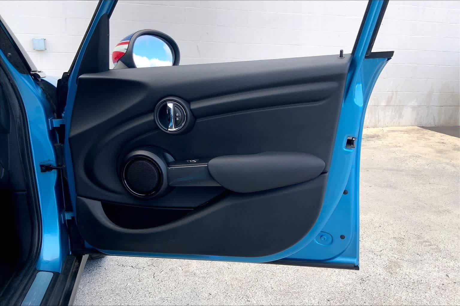 Used 2015 MINI Cooper 4-Door Hardtop FWD image 27