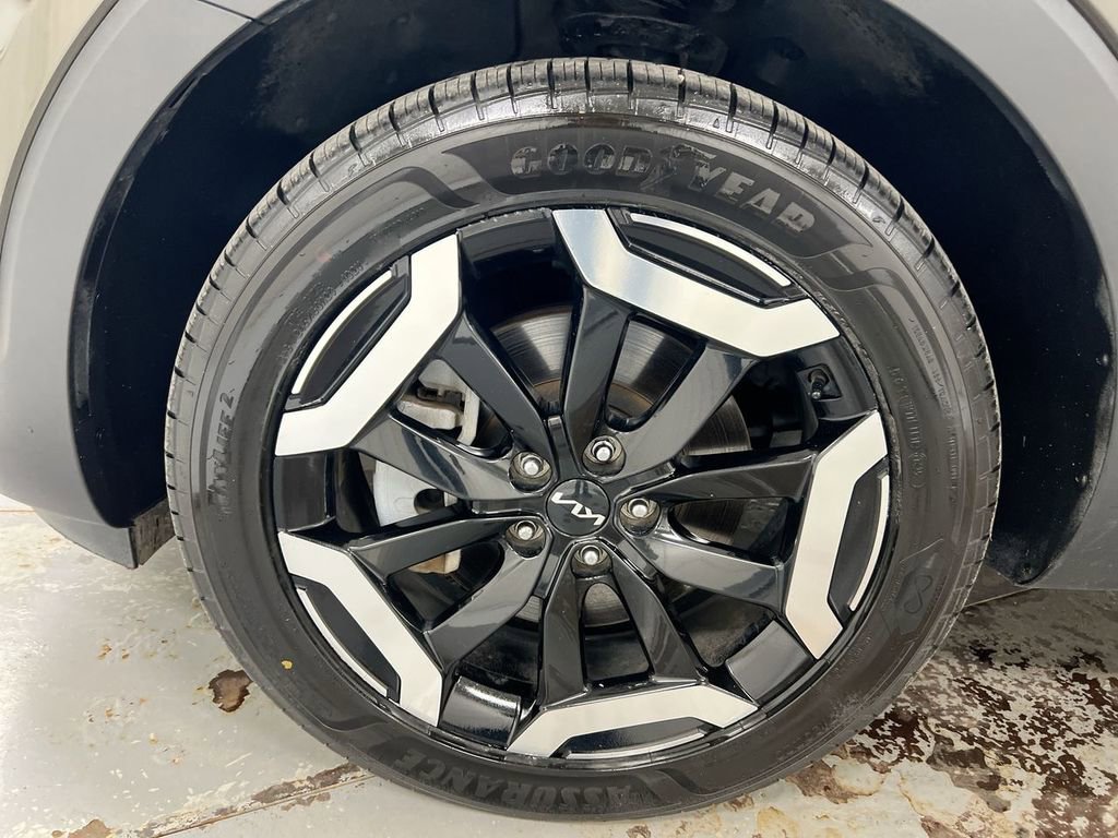 Used 2024 Kia Telluride S image 28