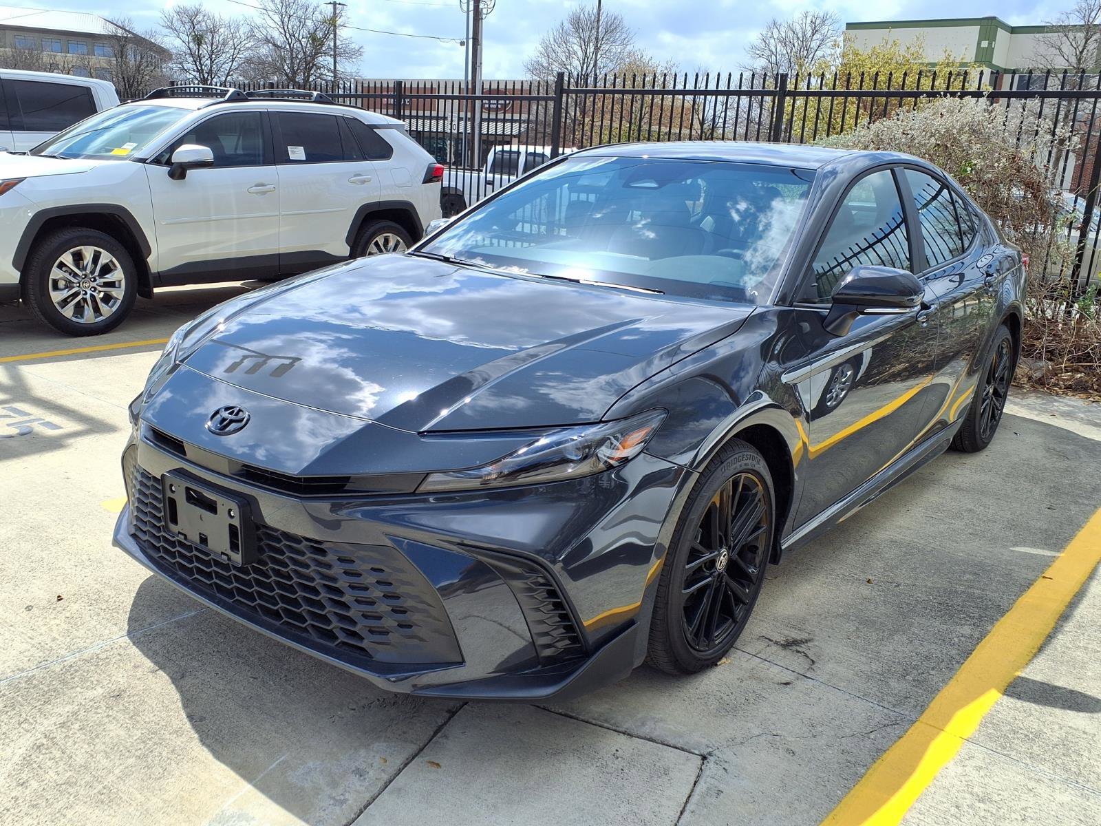 Used 2026 Toyota Camry SE w/ Convenience Package image 1