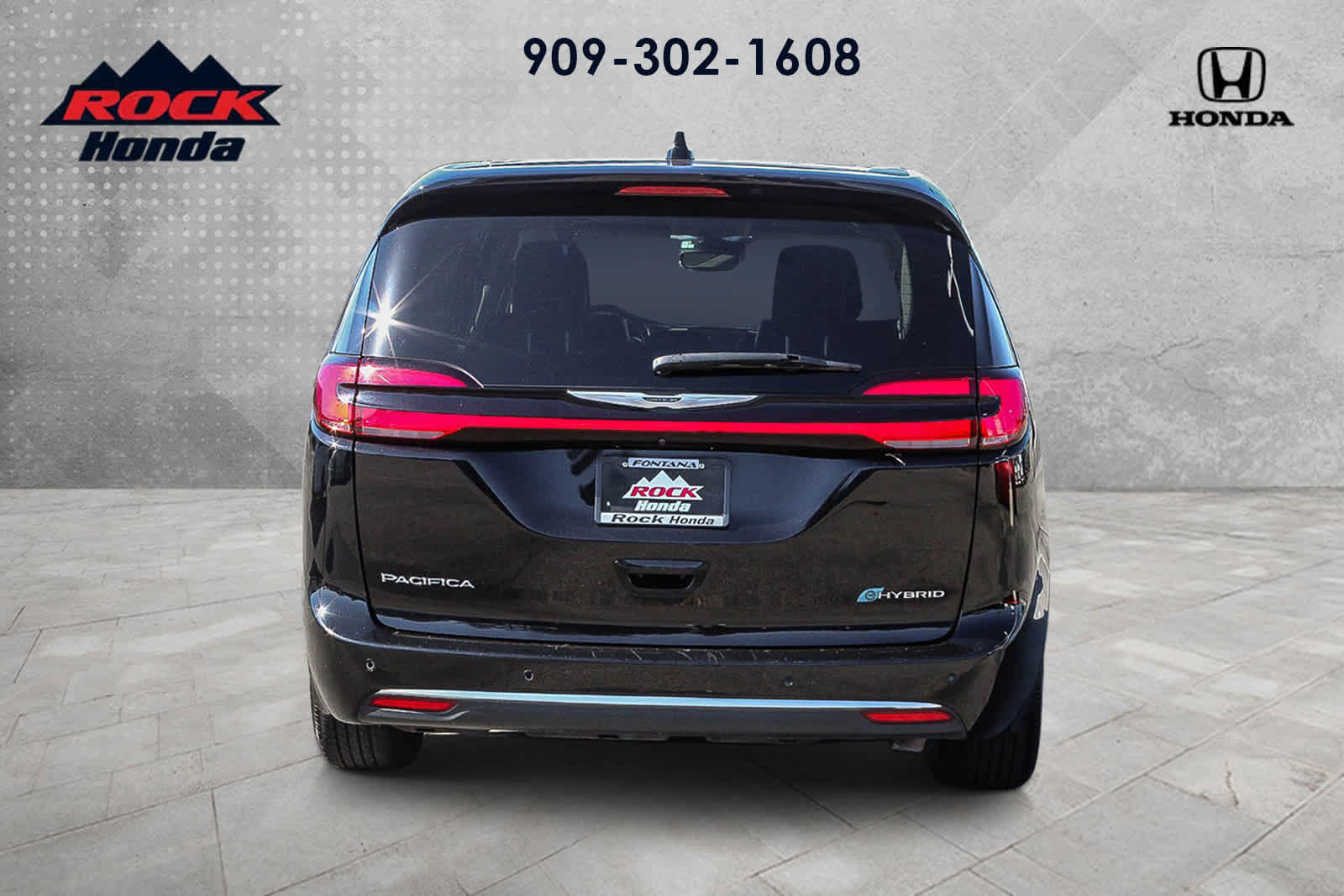 Used 2024 Chrysler Pacifica Limited FWD image 6