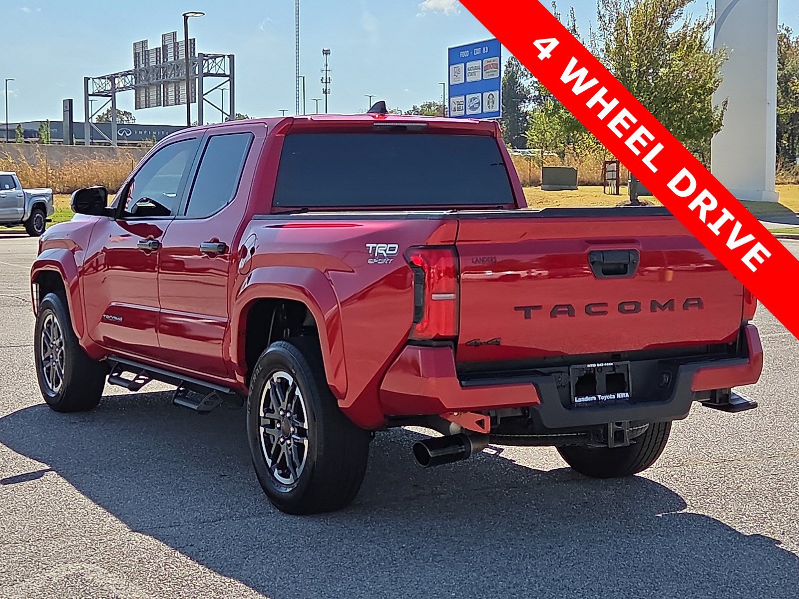 Used 2025 Toyota Tacoma TRD Sport AWD/4WD image 4