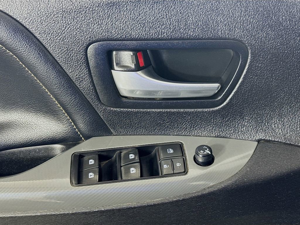 Used 2015 Toyota Sienna SE FWD image 18