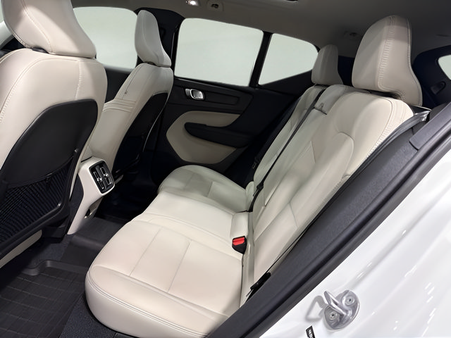 Used 2023 Volvo XC40 B5 Plus w/ Protection Package Premier AWD/4WD image 29