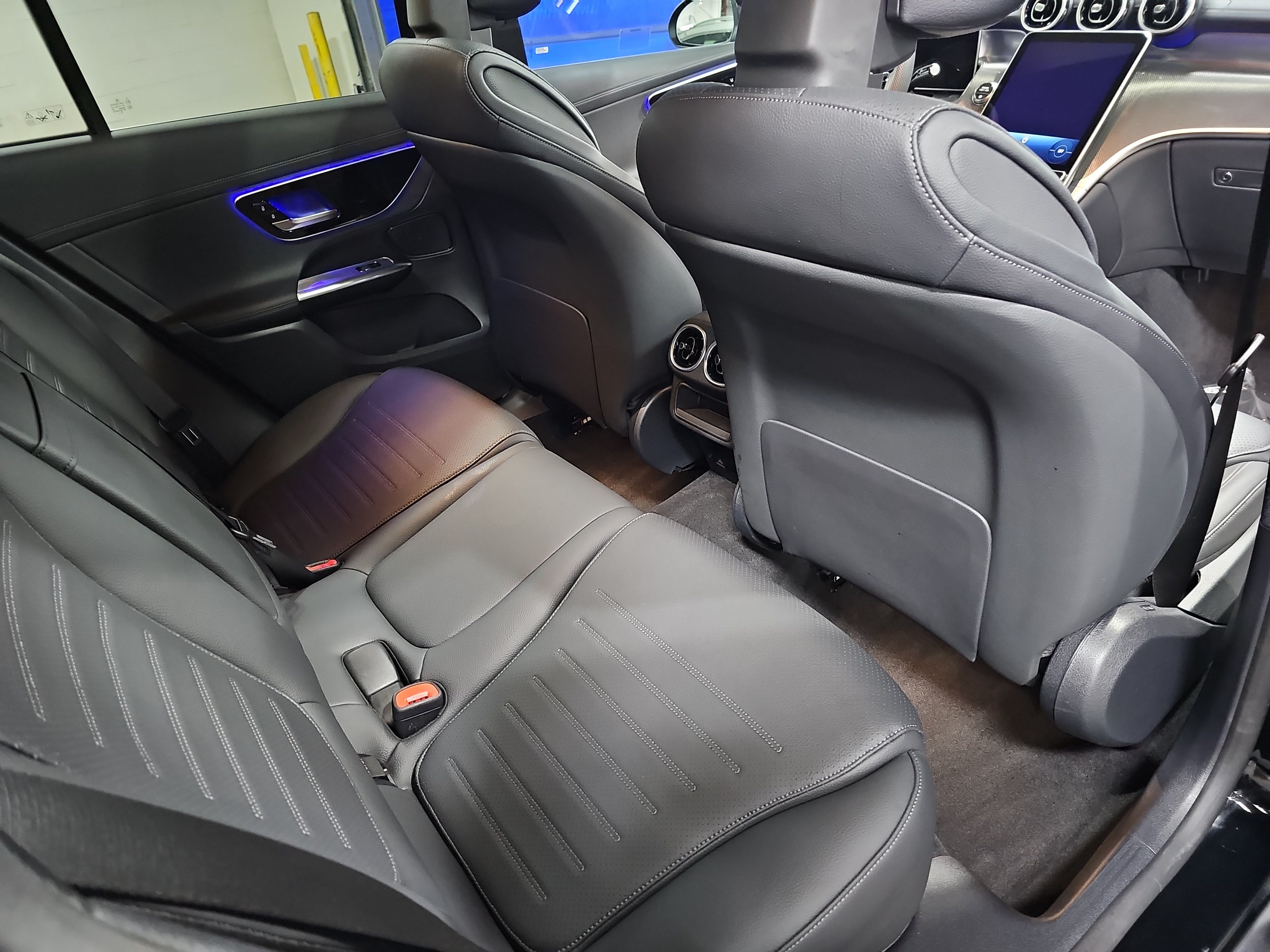 Used 2026 Mercedes-Benz GLC 300 image 12