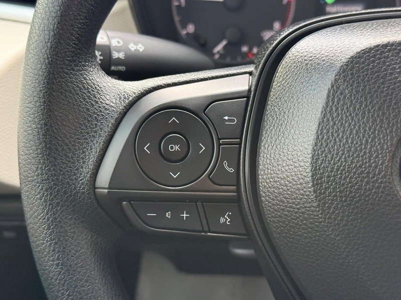 Used 2025 Toyota Corolla LE image 20