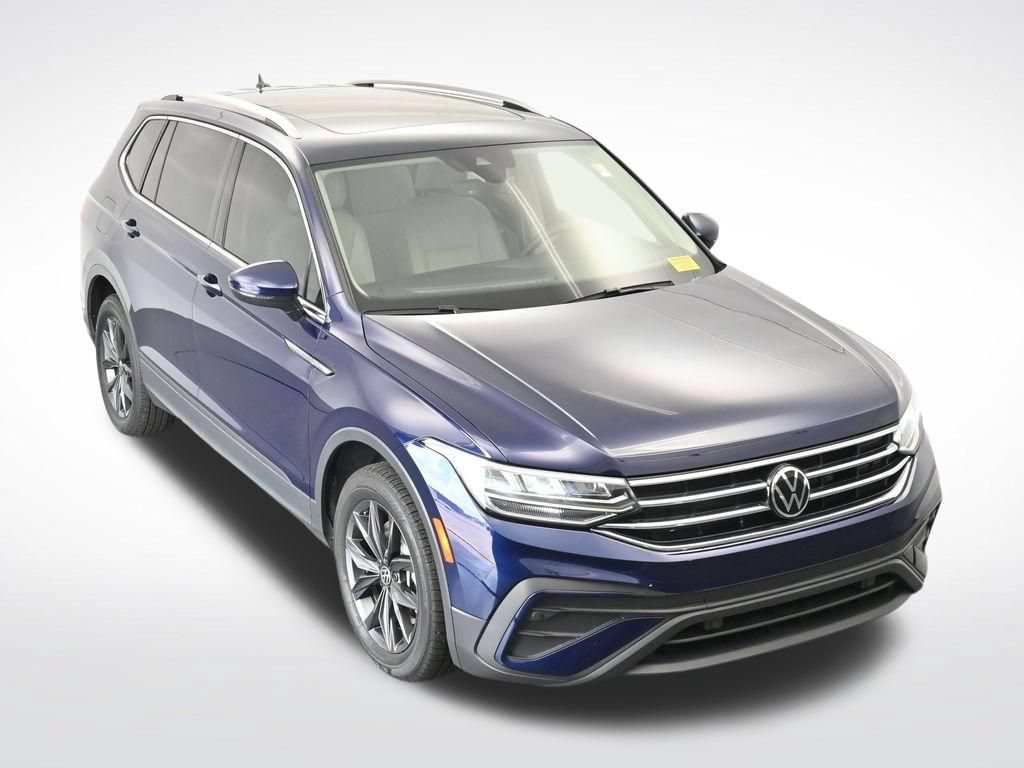 Used 2023 Volkswagen Tiguan SE w/ Panoramic Sunroof Package FWD image 23