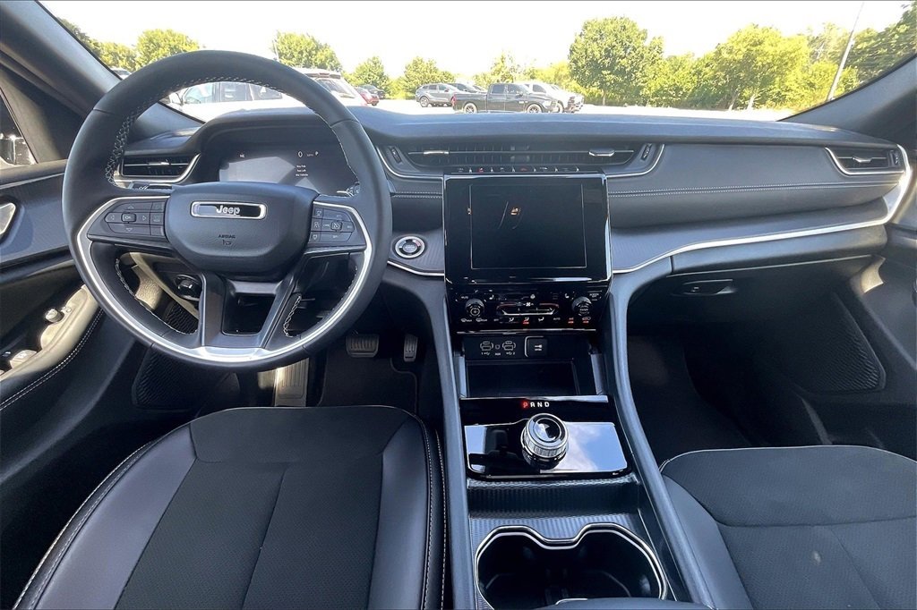 New 2025 Jeep Grand Cherokee Altitude image 5