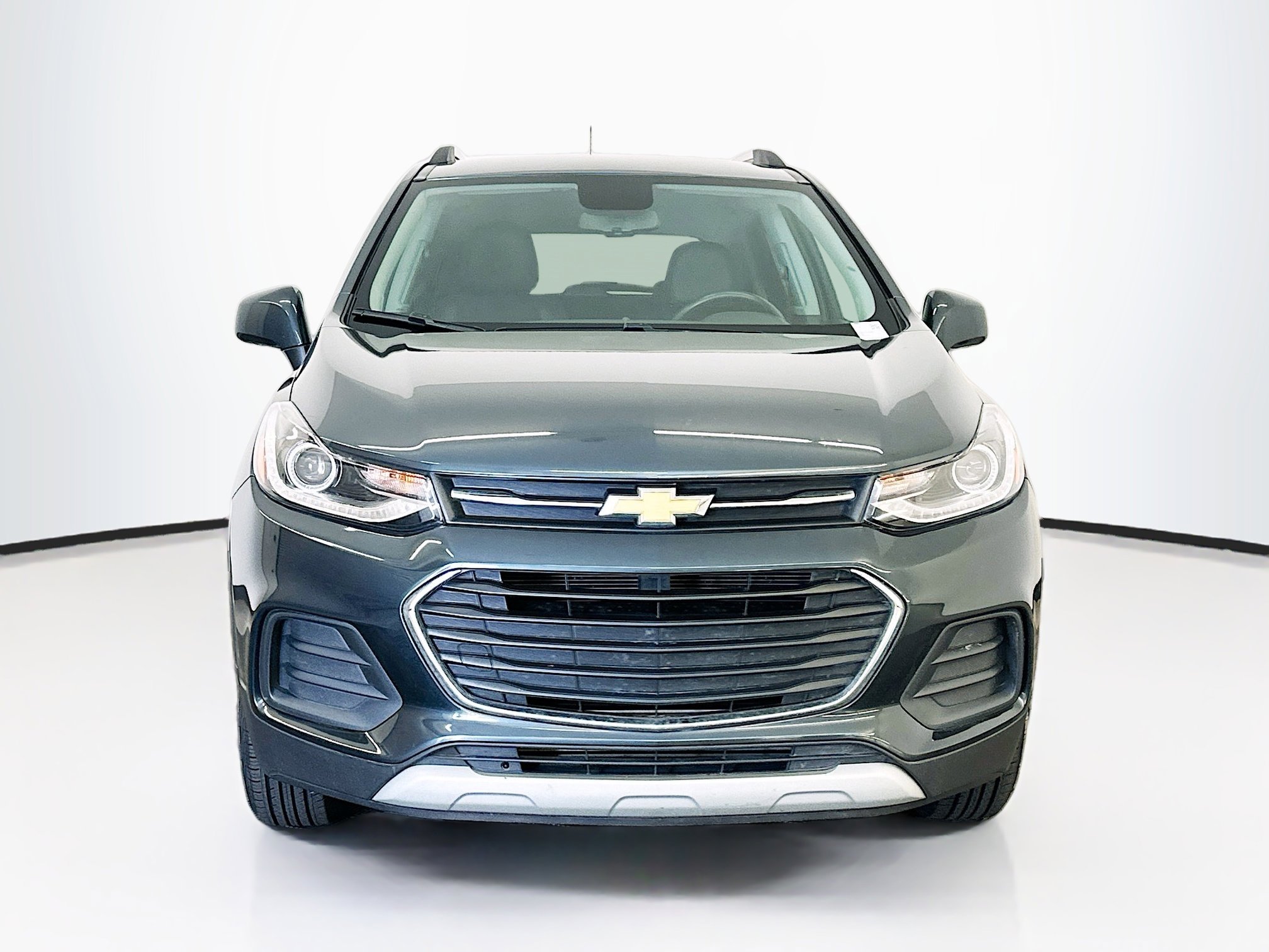 Used 2021 Chevrolet Trax LT w/ LT Convenience Package image 2