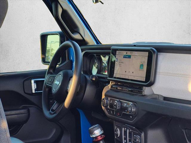 Used 2025 Jeep Wrangler Sport AWD/4WD image 17