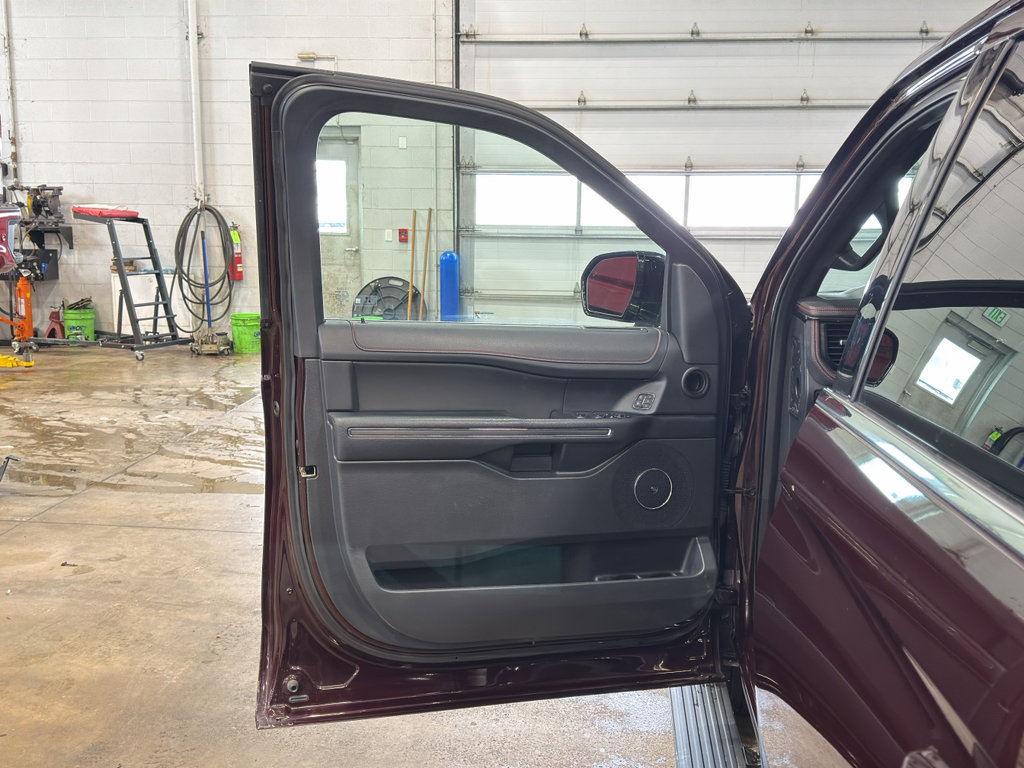 Used 2023 Ford Expedition Limited image 11