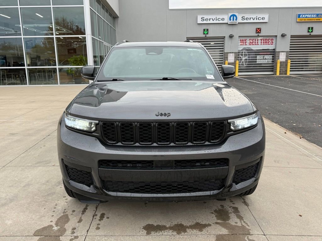 Used 2024 Jeep Grand Cherokee L Laredo image 5