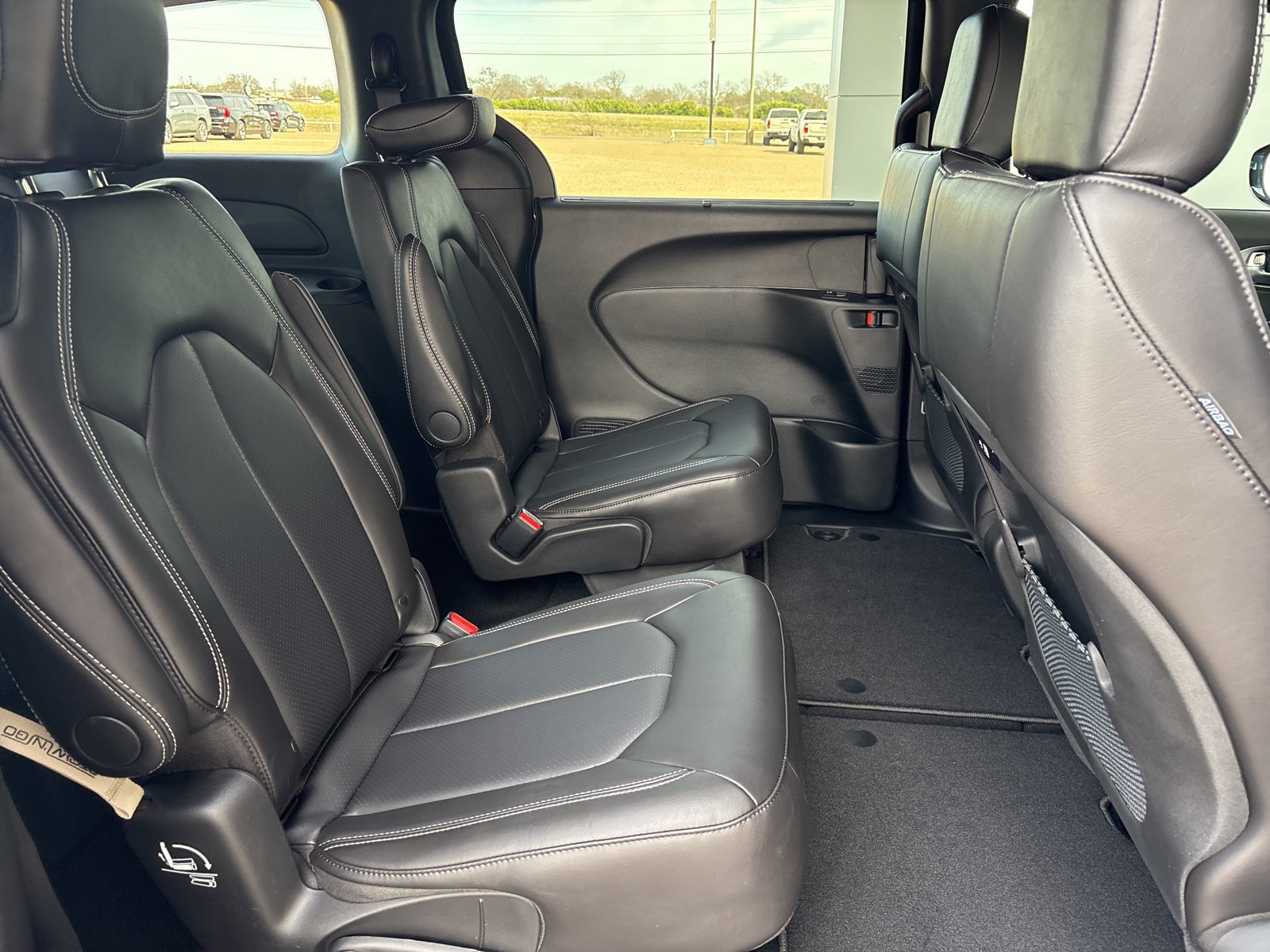 New 2026 Chrysler Pacifica Select w/ S Appearance Package FWD image 19