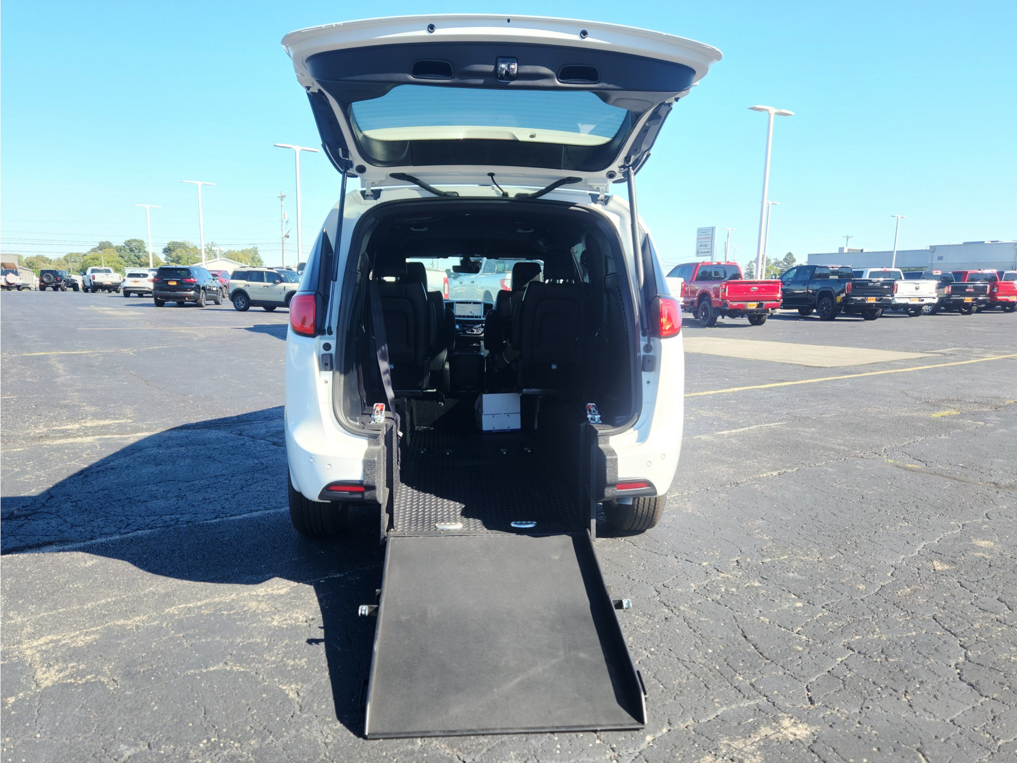 New 2026 Chrysler Voyager LX FWD image 19