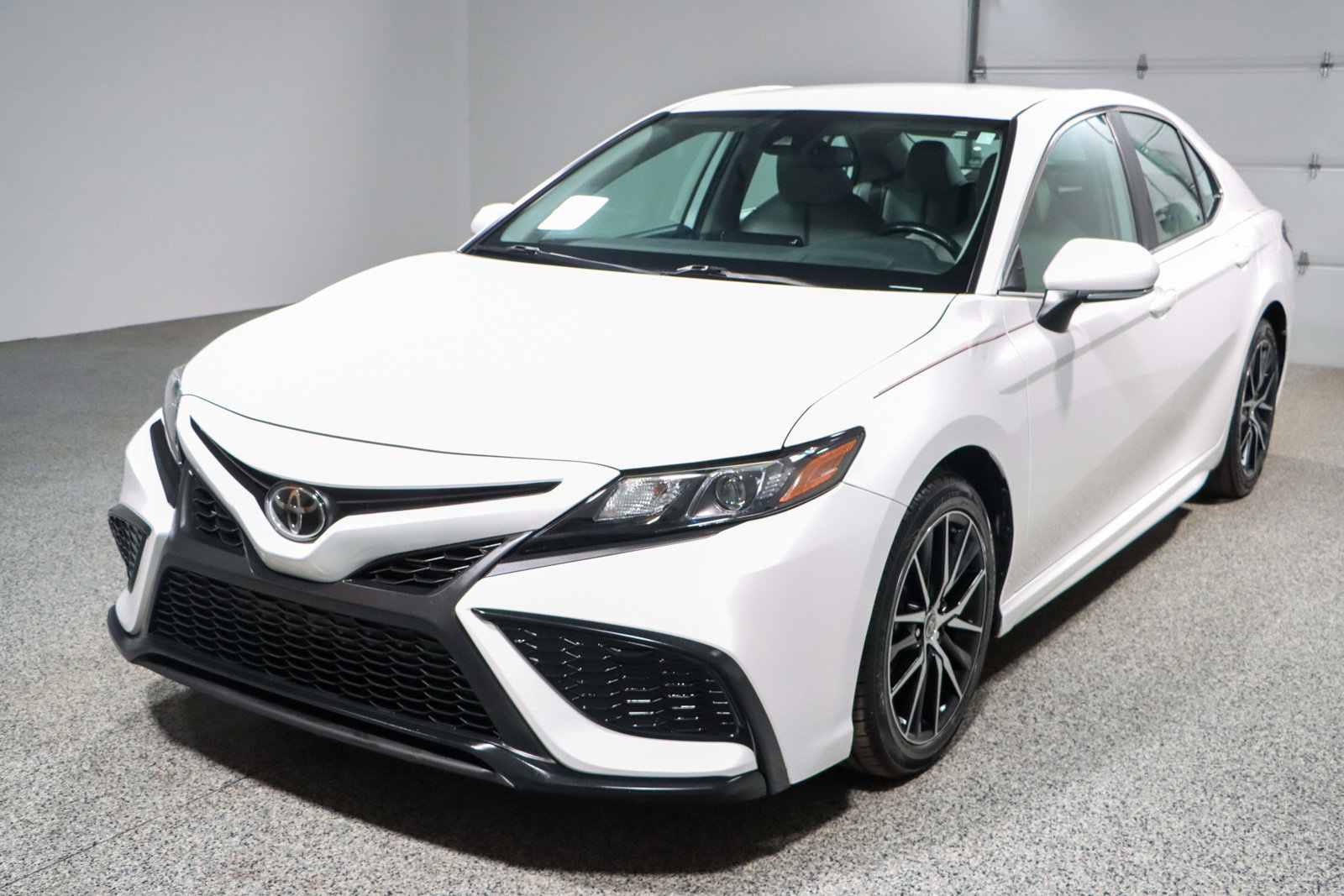 Used 2023 Toyota Camry SE FWD image 29