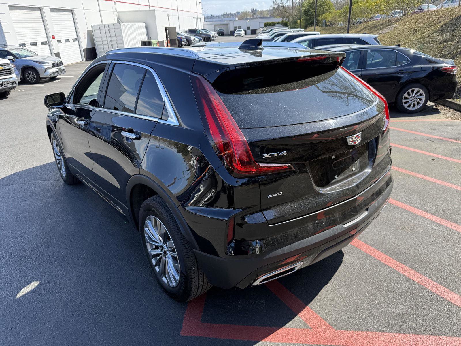 Used 2024 Cadillac XT4 Premium Luxury image 3