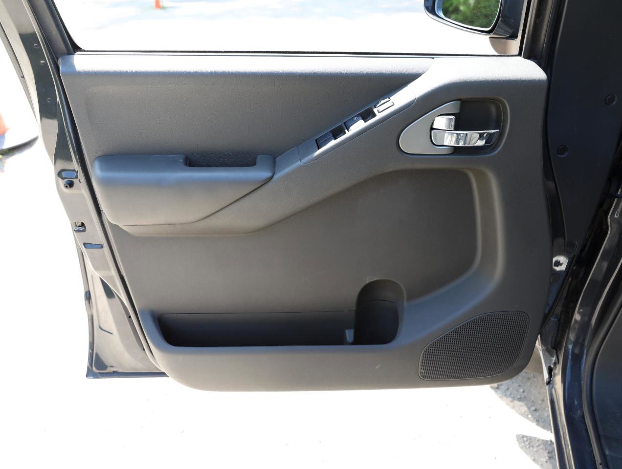 Used 2012 Nissan Frontier PRO-4X AWD/4WD image 14