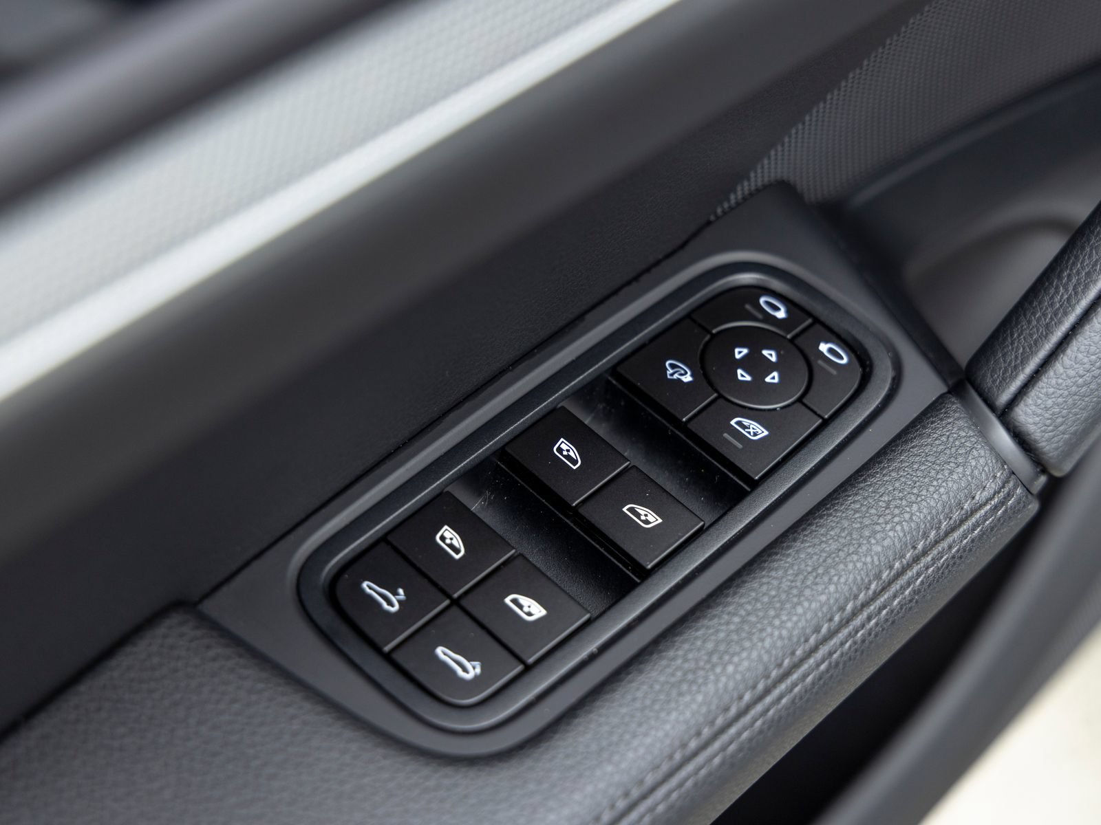 Certified 2026 Porsche Cayenne Coupe AWD/4WD image 23