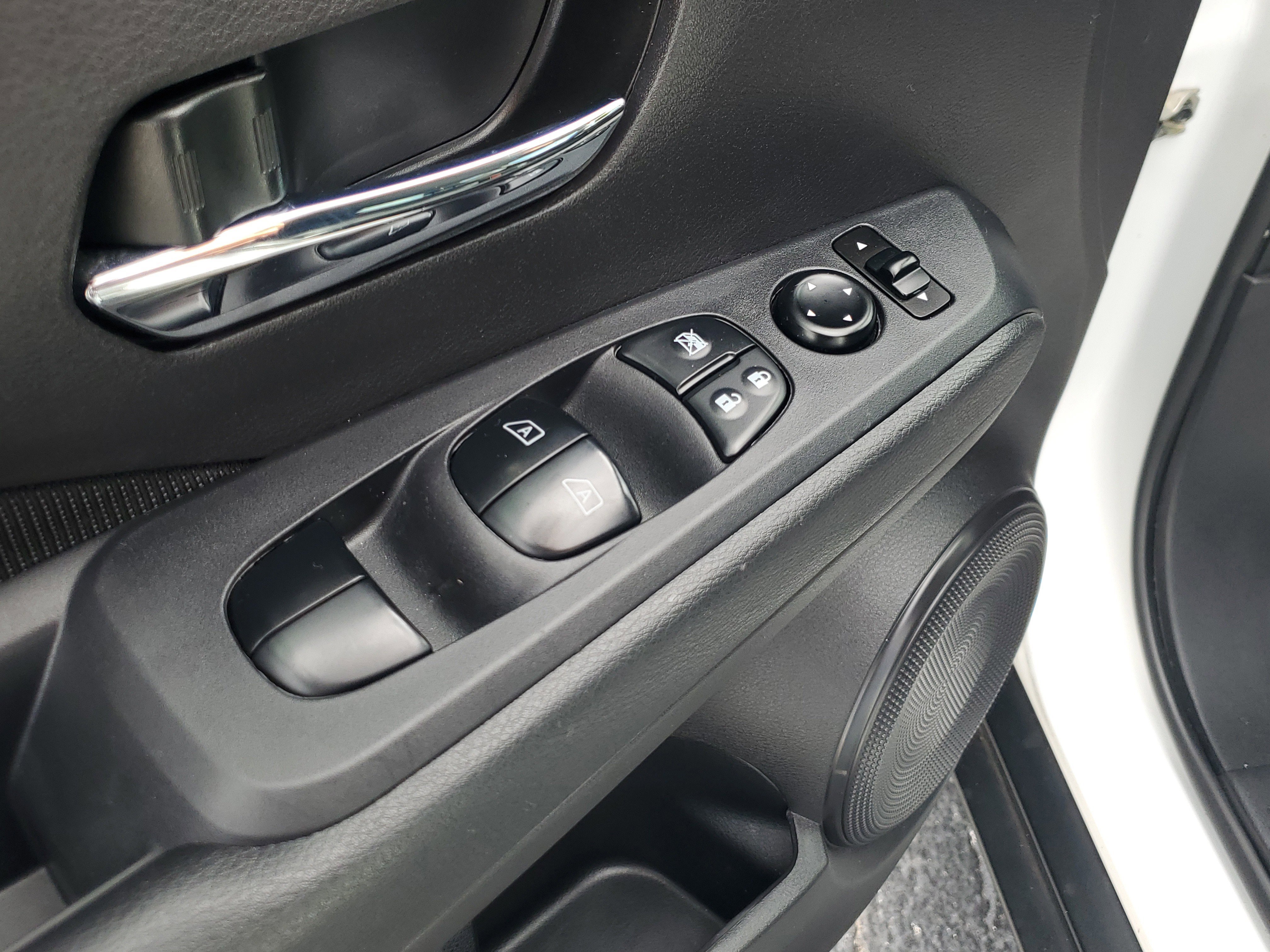 Certified 2024 Nissan Kicks SV image 18