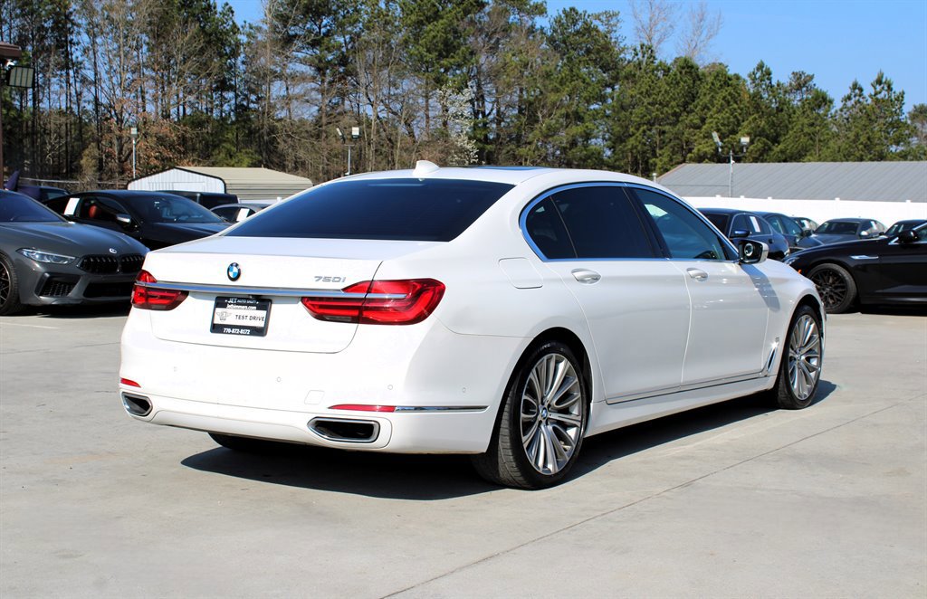 Used 2017 BMW 750i RWD image 7