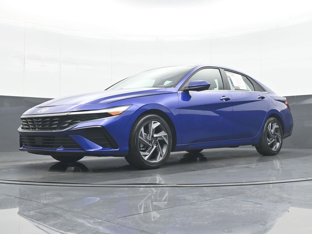 Used 2025 Hyundai Elantra SEL FWD image 26