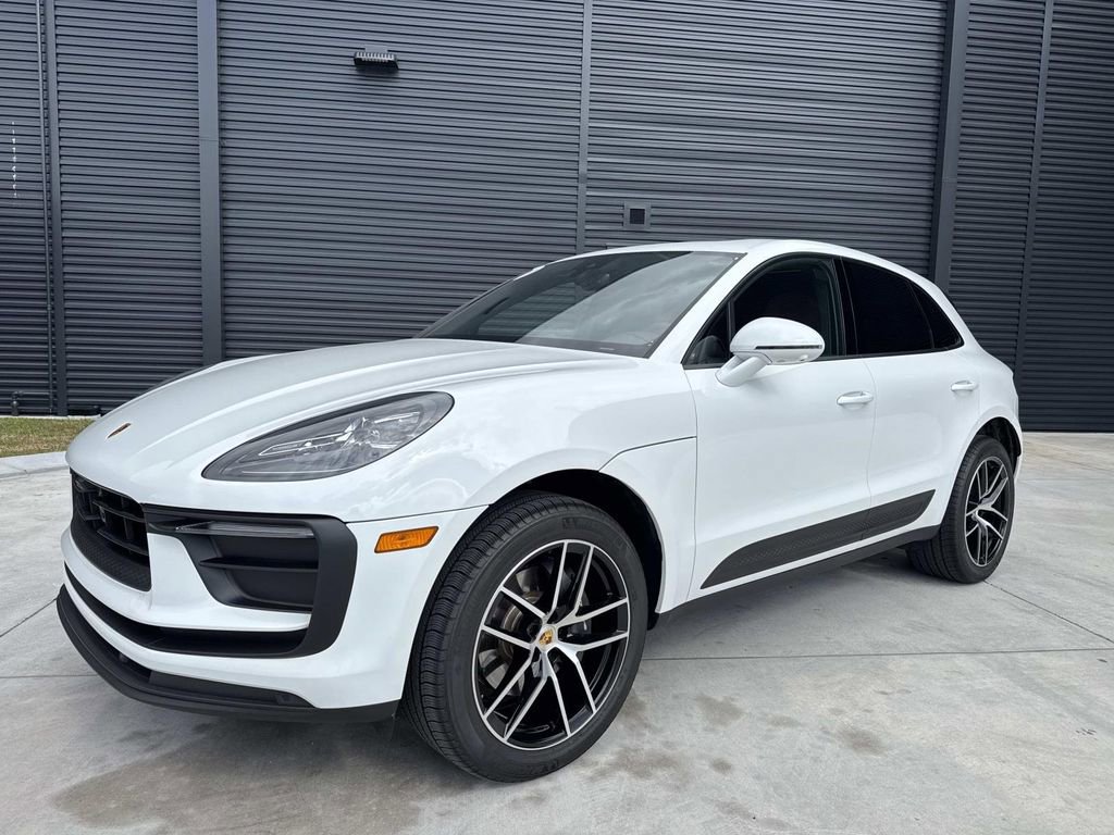 Certified 2025 Porsche Macan image 1