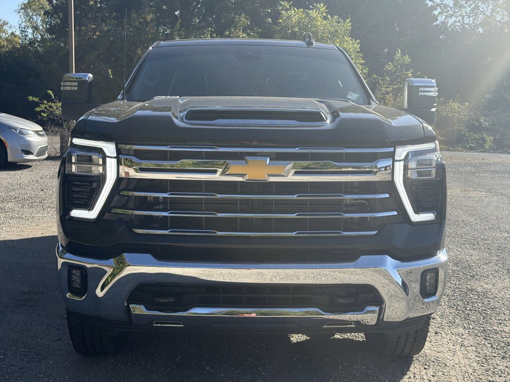 Used 2025 Chevrolet Silverado 2500 LTZ AWD/4WD image 30