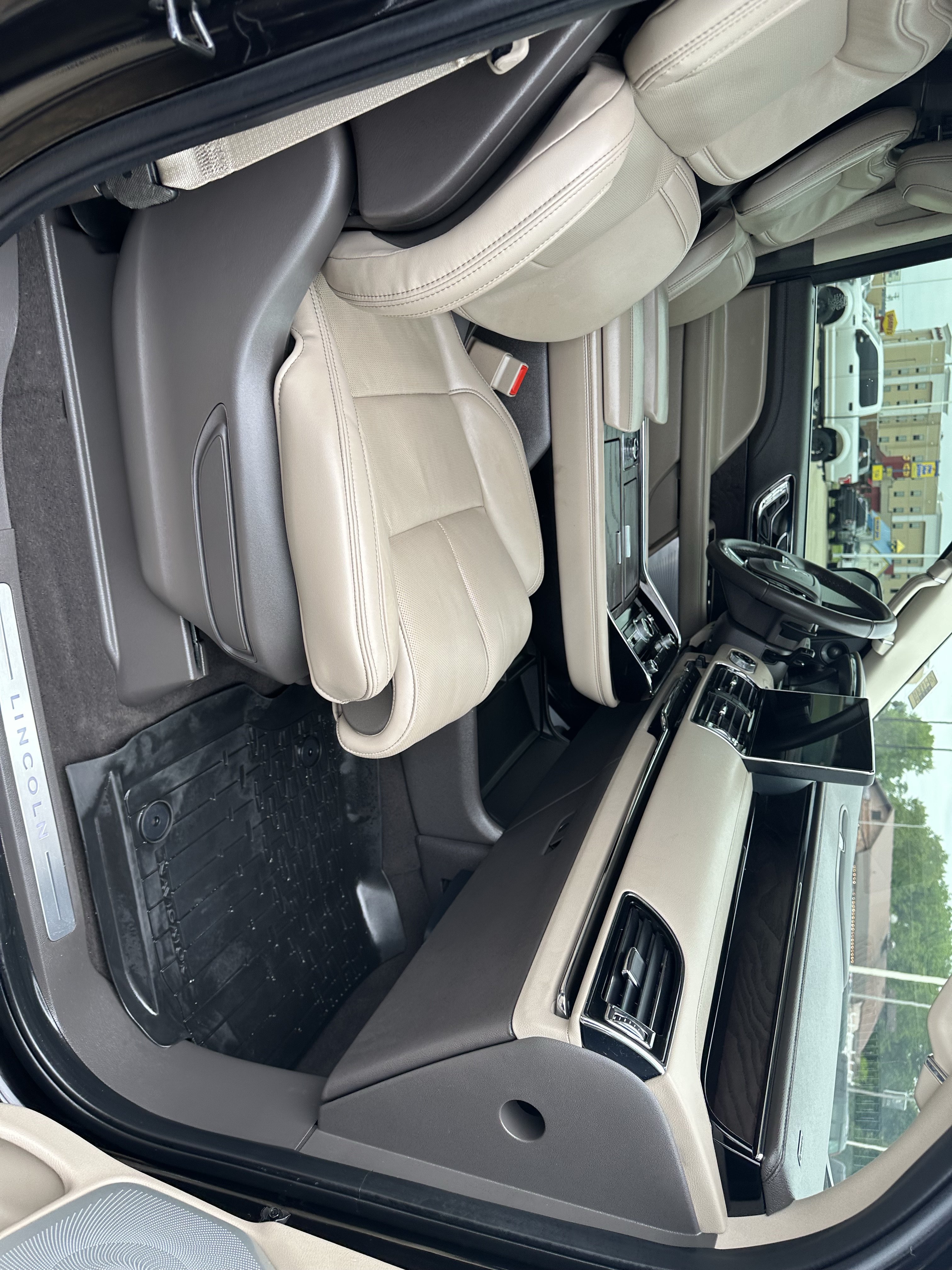 Used 2024 Lincoln Navigator Reserve AWD/4WD image 14