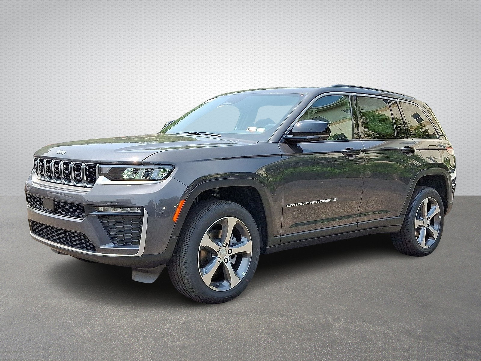 New 2026 Jeep Grand Cherokee Limited w/ Trailer Tow Package AWD/4WD image 2