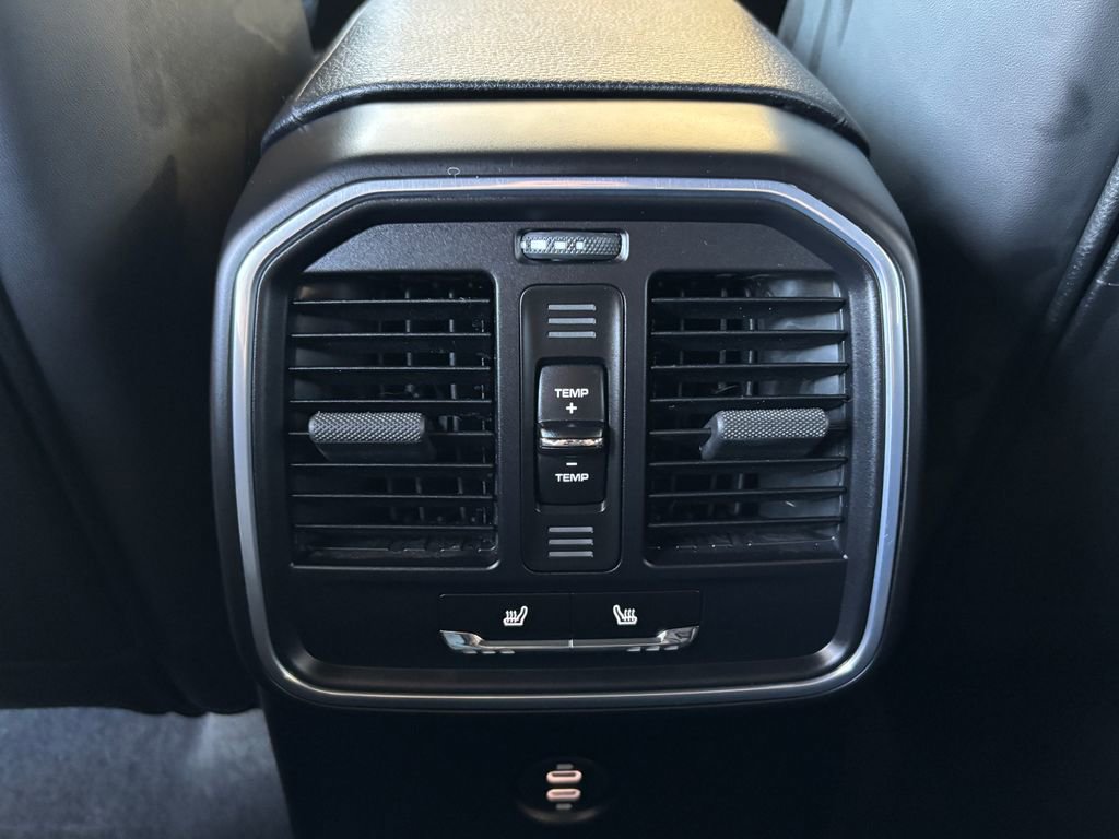 Used 2023 Porsche Macan image 17