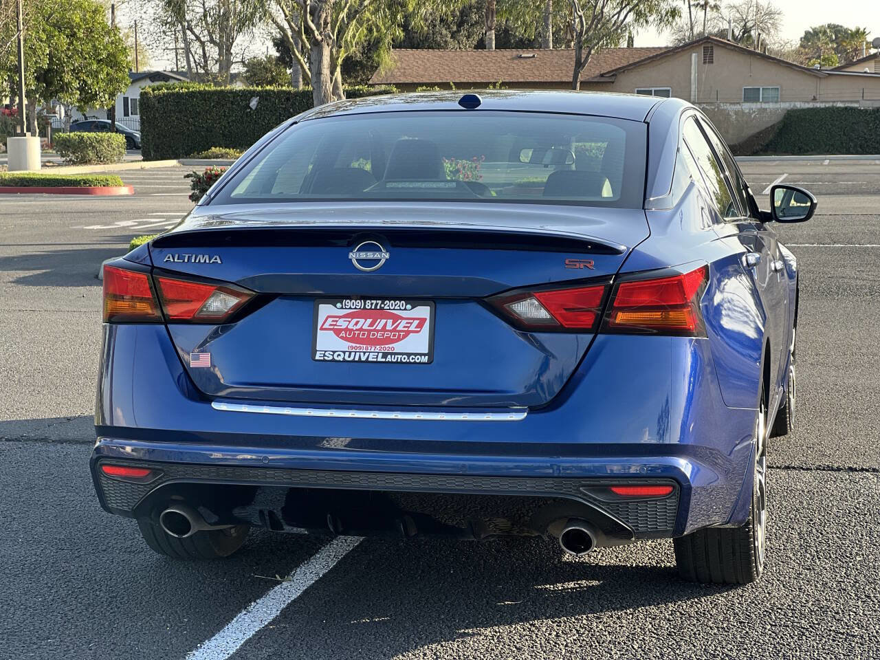 Used 2023 Nissan Altima 2.5 SR w/ SR Premium Package image 3
