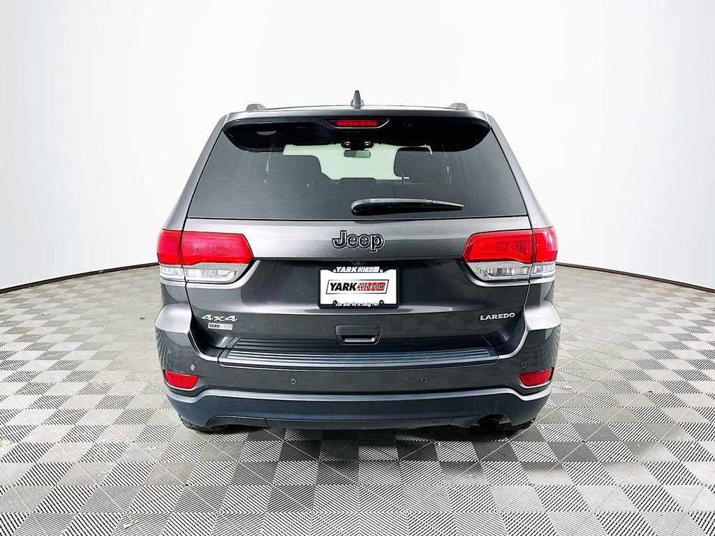 Used 2019 Jeep Grand Cherokee Laredo w/ Security & Convenience Group AWD/4WD image 9