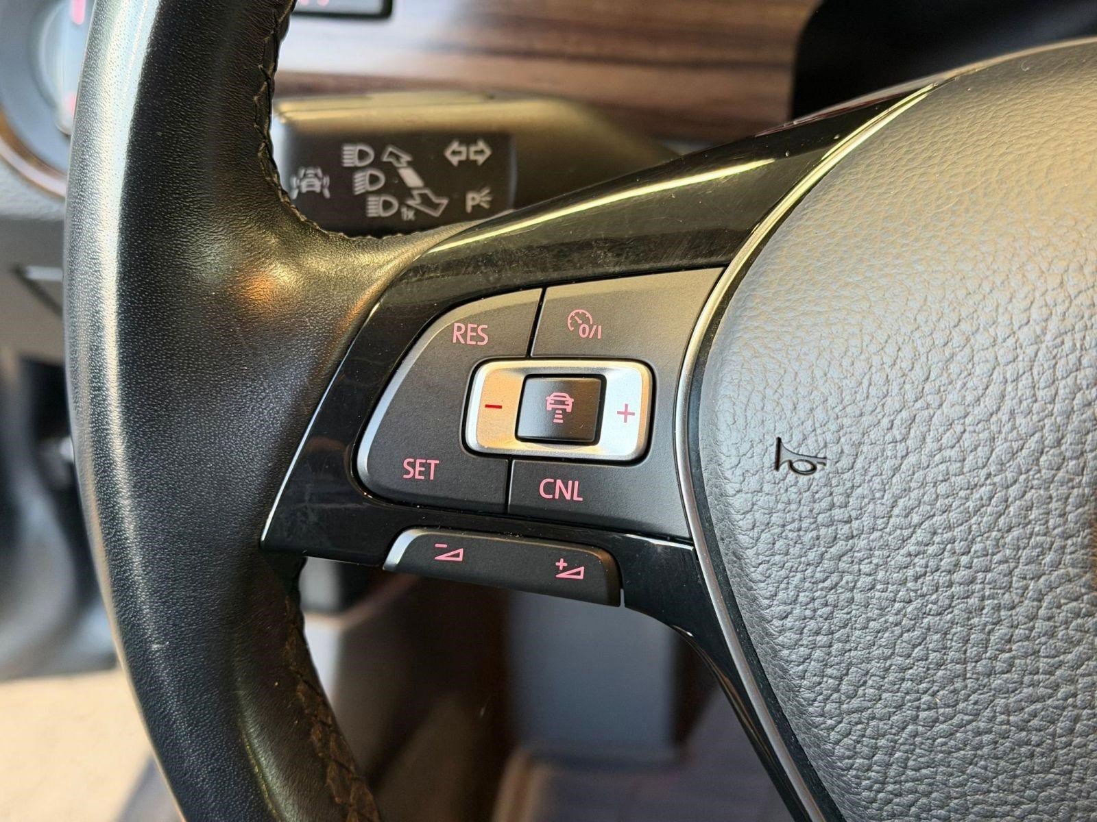 Used 2020 Volkswagen Passat 2.0T SEL image 16