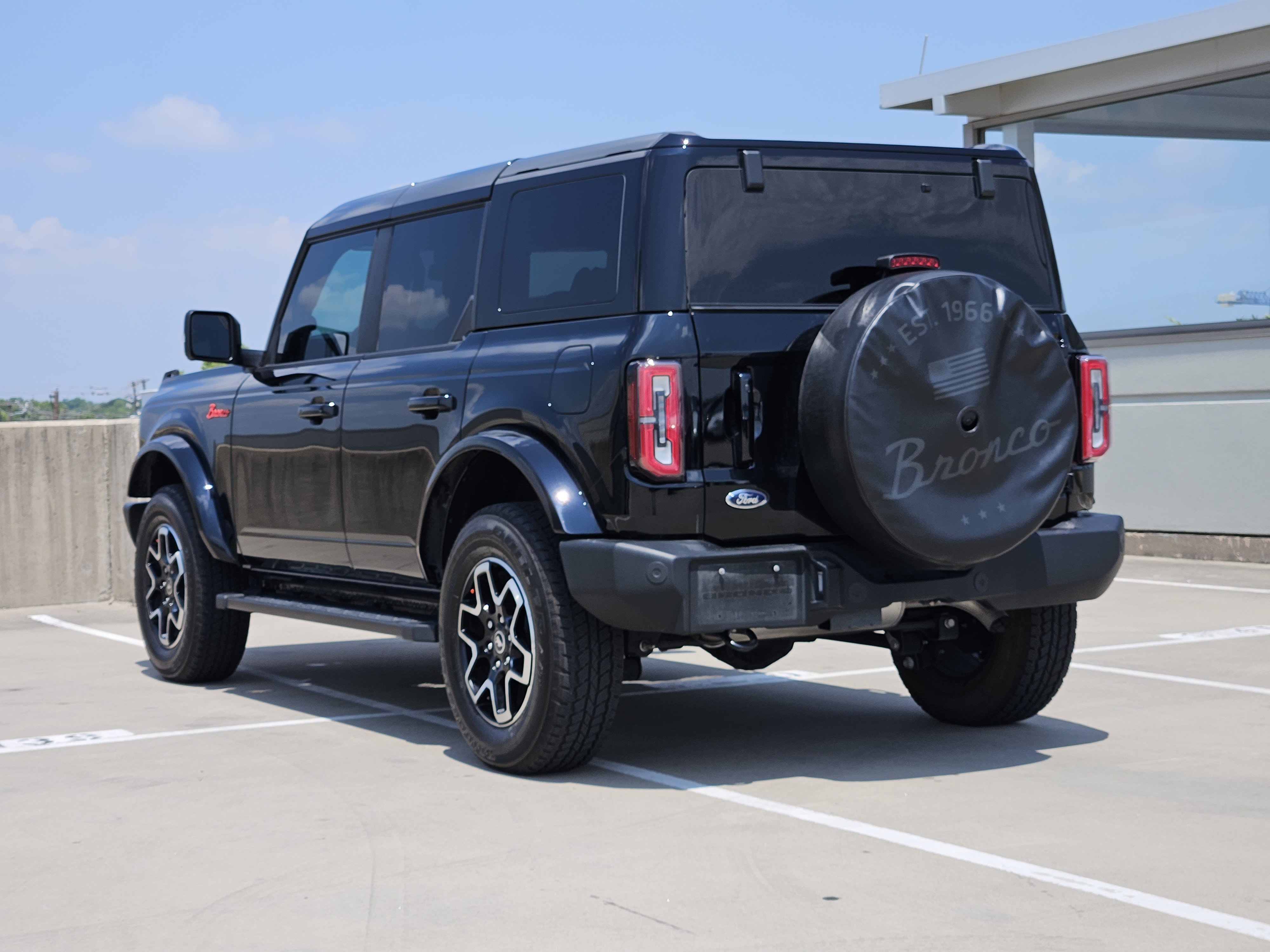 Used 2024 Ford Bronco Outer Banks AWD/4WD image 3