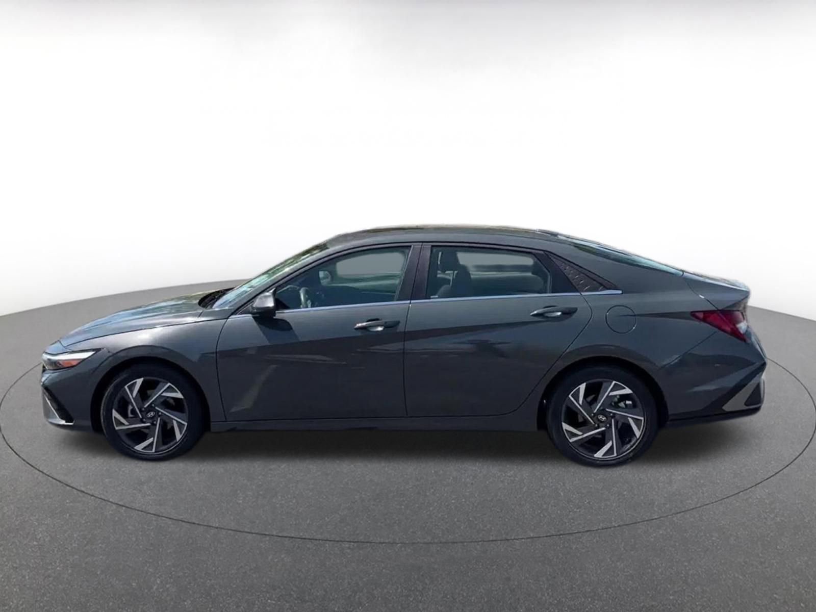 Used 2025 Hyundai Elantra SEL FWD image 9