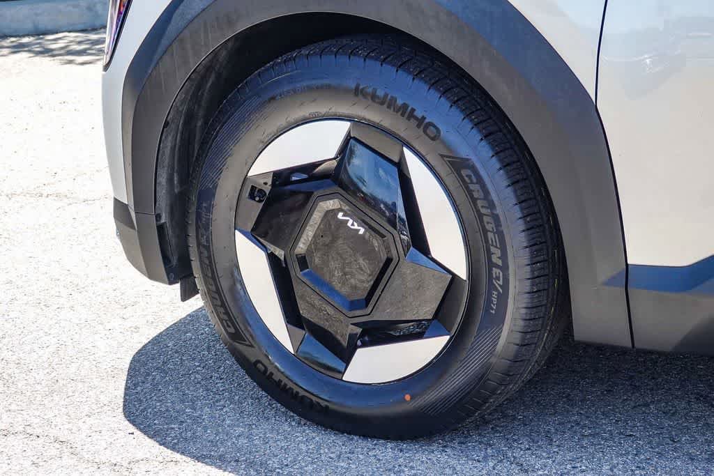 Certified 2024 Kia EV9 Light Long Range RWD image 9