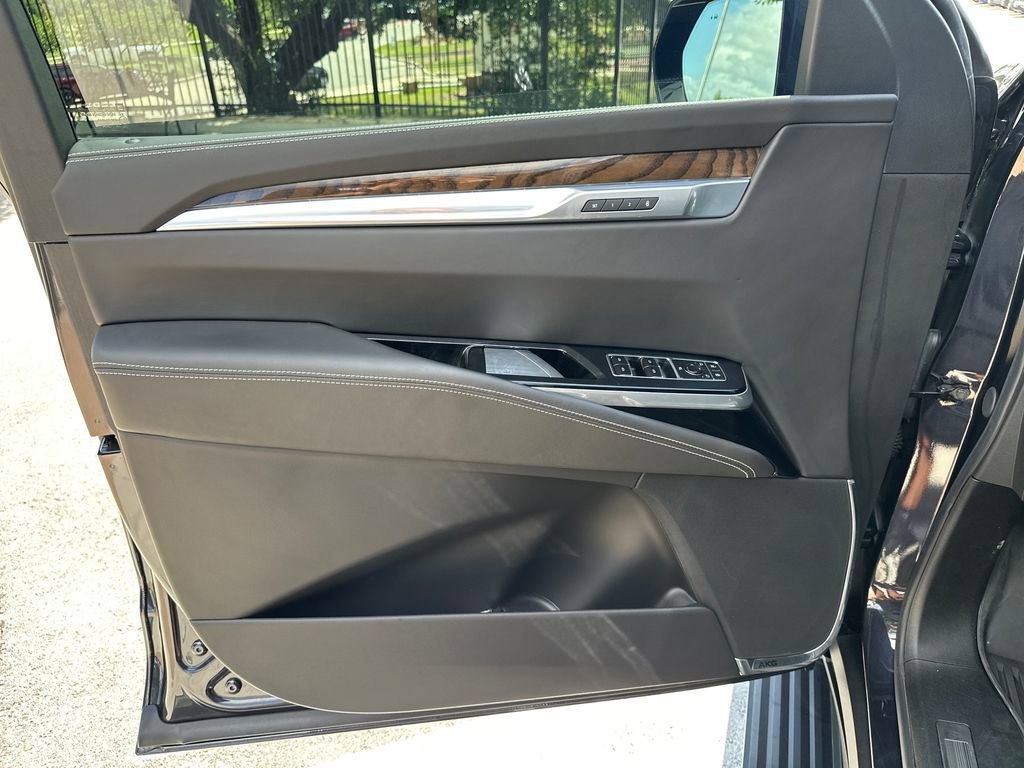 Used 2025 Cadillac Escalade Sport Platinum w/ LPO, ONYX Package RWD image 16