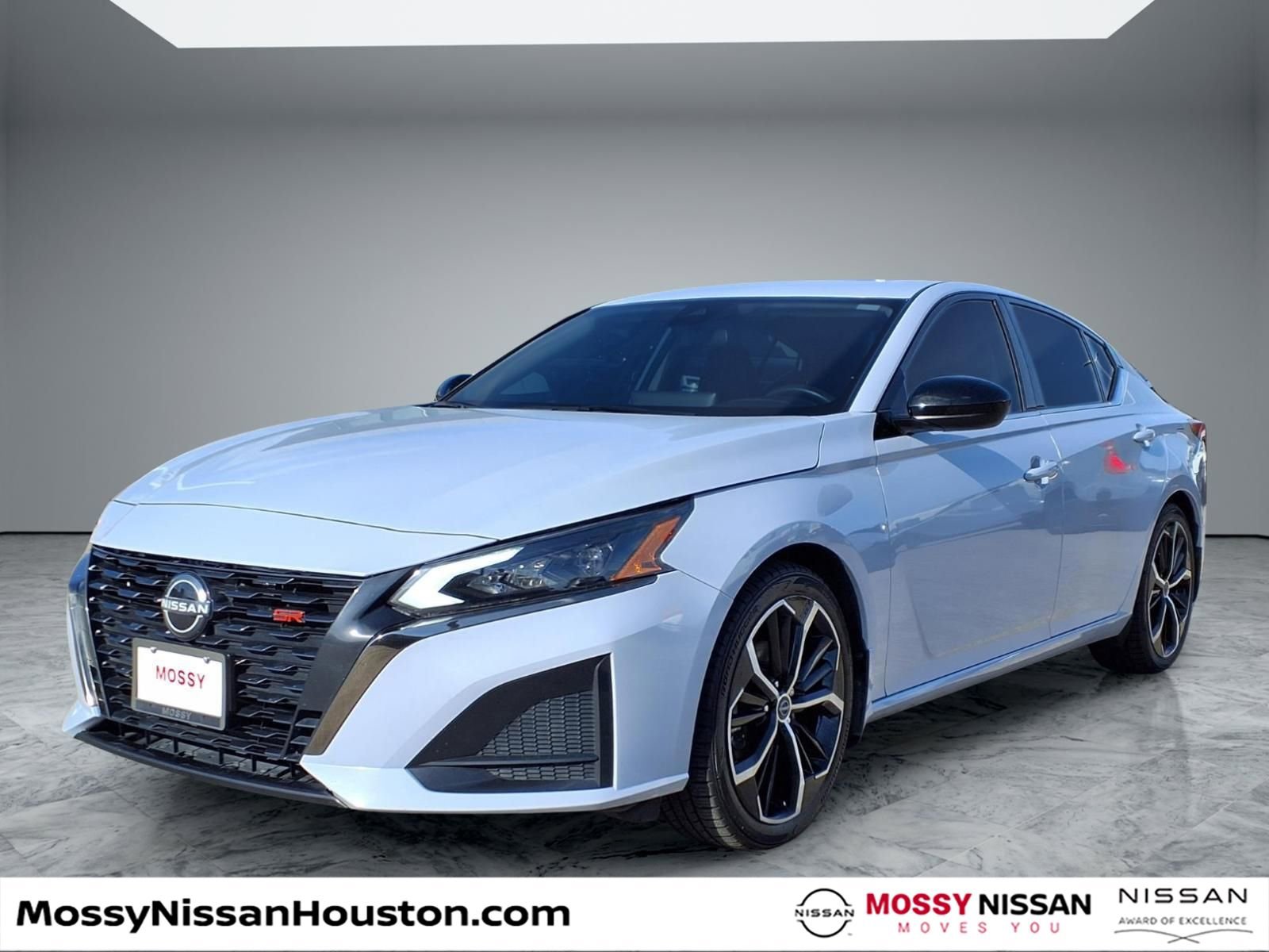 Used 2024 Nissan Altima 2.5 SR w/ SR Premium Package image 4