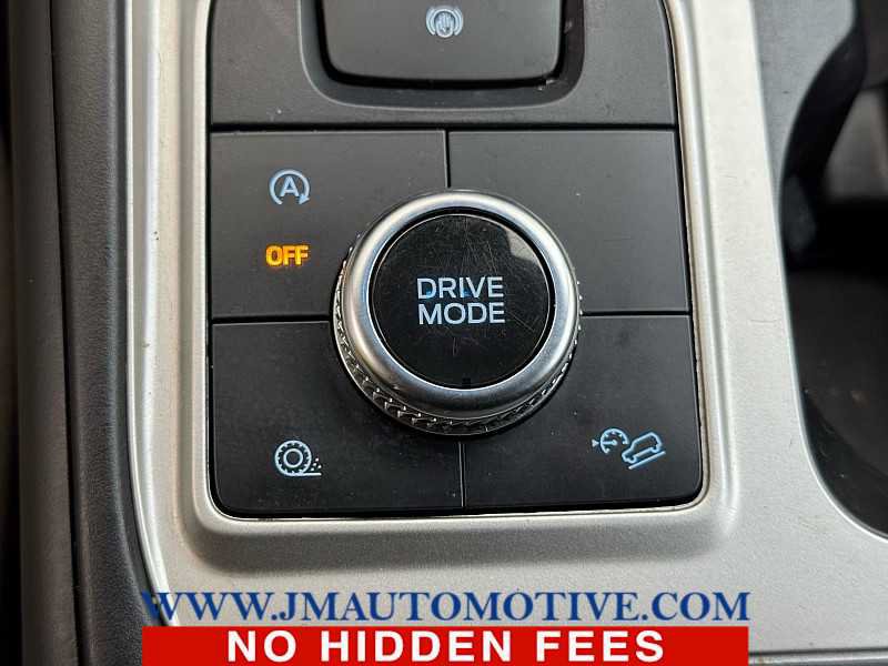 Used 2023 Ford Explorer XLT AWD/4WD image 34