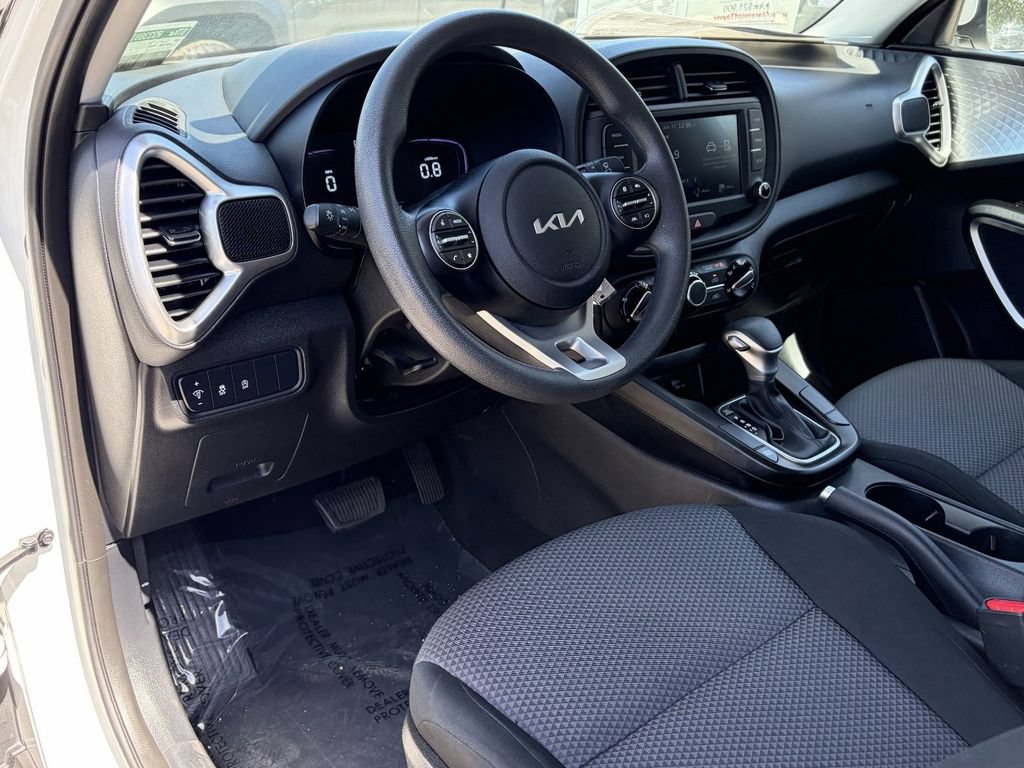 Used 2025 Kia Soul LX FWD image 24