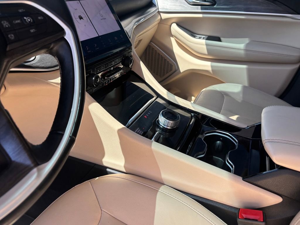 Used 2022 Jeep Grand Cherokee L Limited image 11